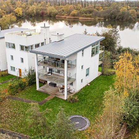 Lakeside Property With Access Into Spa On A Nature Reserve Bauhinia House Hm73 Somerford Keynes エクステリア 写真