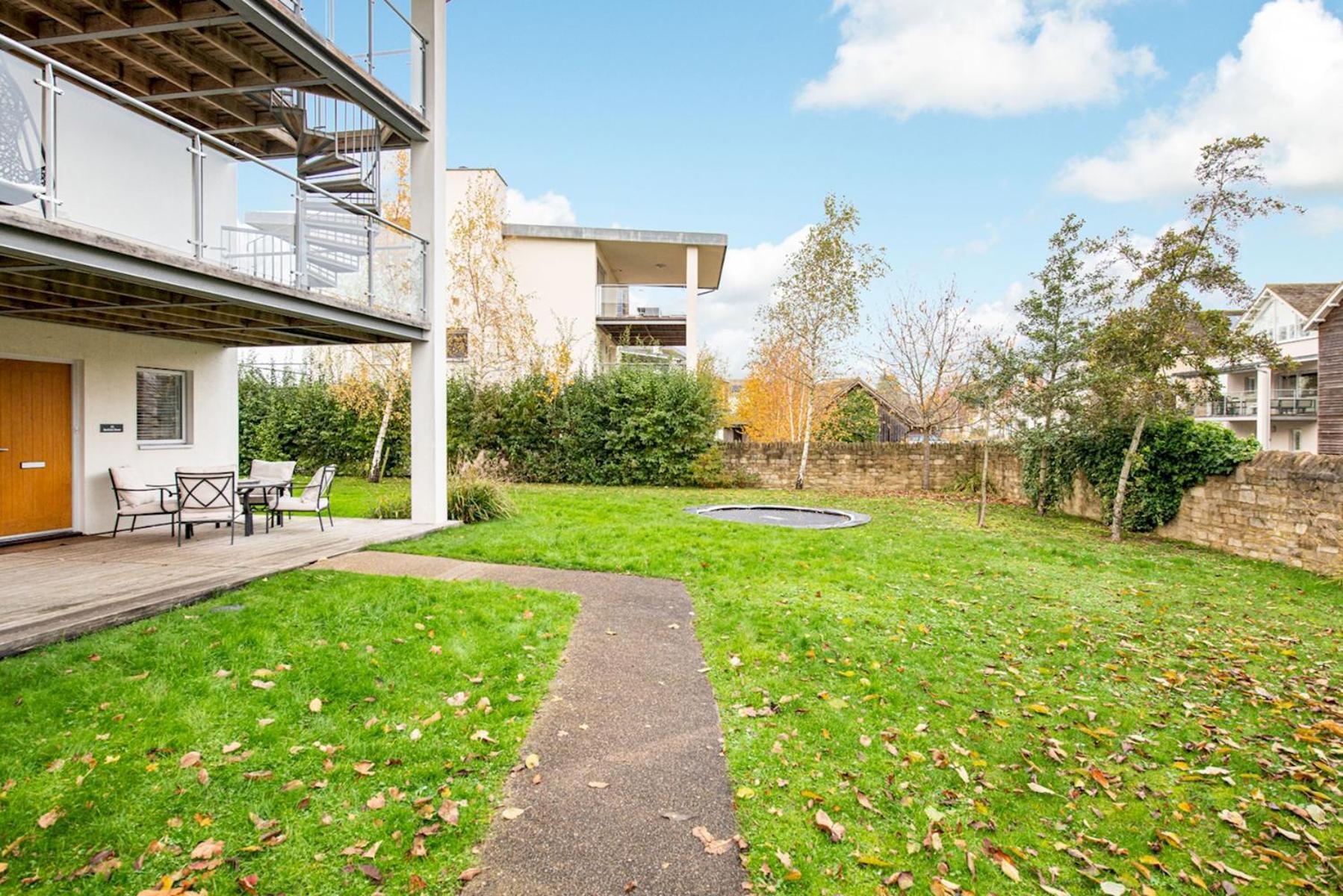 Lakeside Property With Access Into Spa On A Nature Reserve Bauhinia House Hm73 Somerford Keynes エクステリア 写真